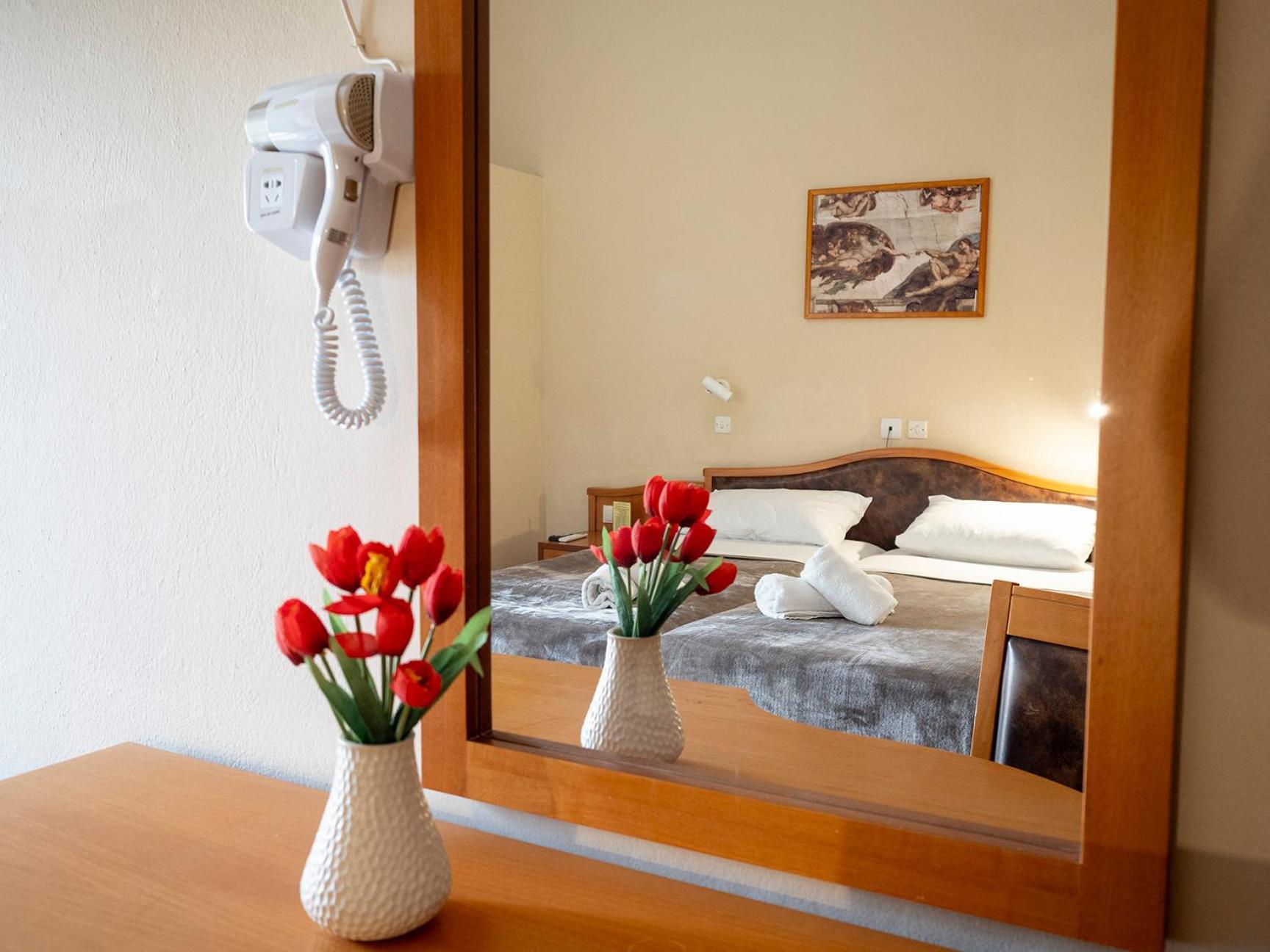Sappho Hotel Skala Eresou Buitenkant foto